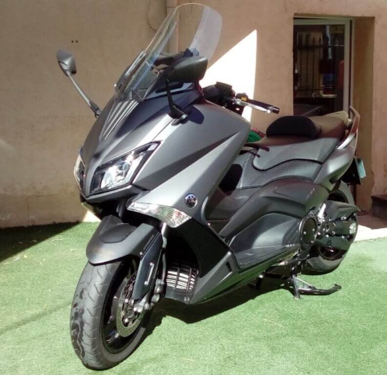 Location scooter Yamaha 530 T max - Rolling bikes